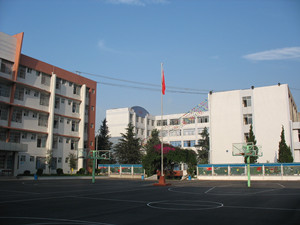 云南省貿(mào)易經(jīng)濟(jì)學(xué)校圖片