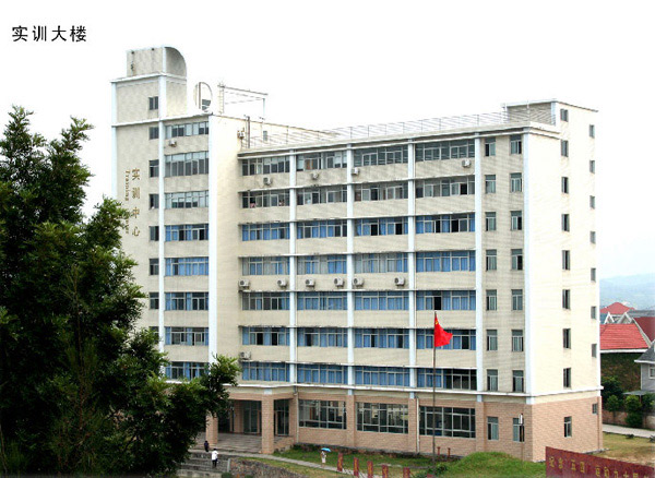 福建技師學(xué)院學(xué)費(fèi)、大概收費(fèi)是多少
