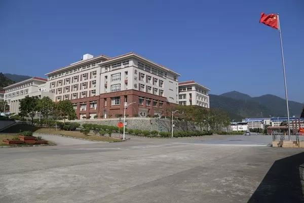云浮市中等專(zhuān)業(yè)學(xué)校