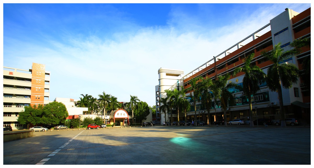 東莞市經(jīng)貿(mào)學(xué)校學(xué)費(fèi)多少、學(xué)校收費(fèi)標(biāo)準(zhǔn)