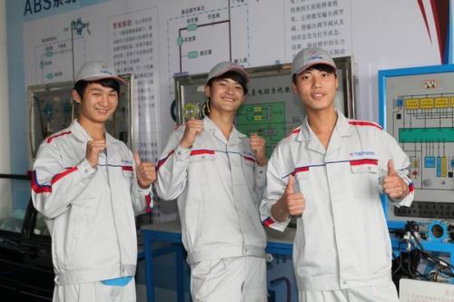 初中畢業(yè)有何出路？學(xué)汽修，做汽修界的精英