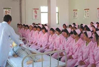 問：成績不好的女生讀貴陽衛(wèi)生學(xué)校，可以讀哪個專業(yè)