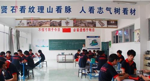 貴陽學(xué)汽車制造與維修，選學(xué)校很重要 