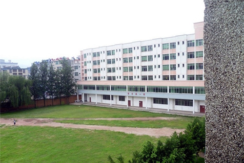 涼山衛(wèi)生學(xué)校圖片、照片
