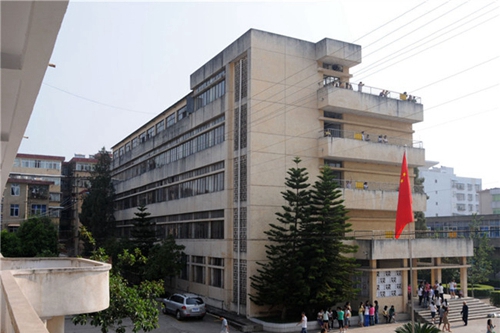 涼山衛(wèi)生學(xué)校圖片、照片