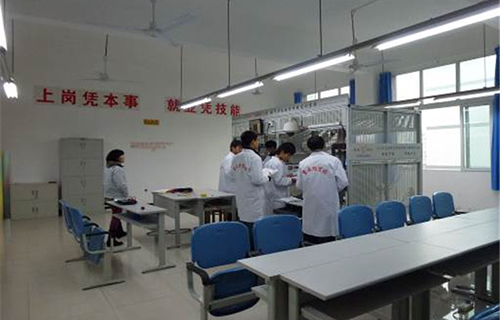重慶市經(jīng)貿(mào)中等專業(yè)學(xué)校圖片、照片