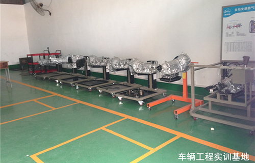 重慶機(jī)械高級(jí)技工學(xué)校實(shí)訓(xùn)設(shè)備圖片