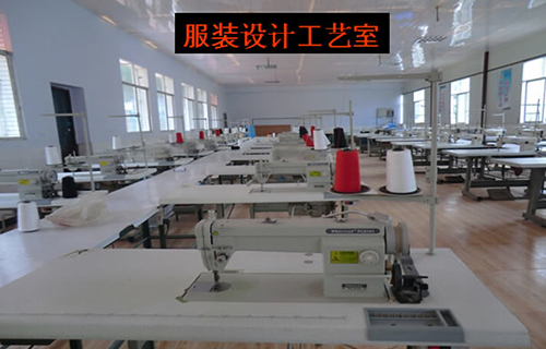 重慶涪陵創(chuàng)新計(jì)算機(jī)學(xué)校服裝設(shè)計(jì)工藝室