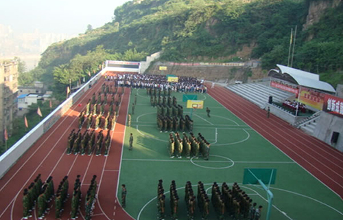 重慶涪陵創(chuàng)新計(jì)算機(jī)學(xué)校軍訓(xùn)