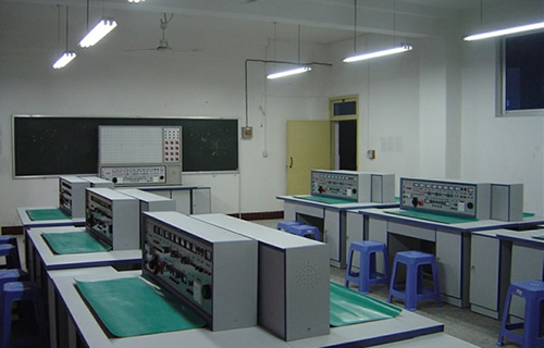 重慶兩江職業(yè)教育中心電子實訓(xùn)室