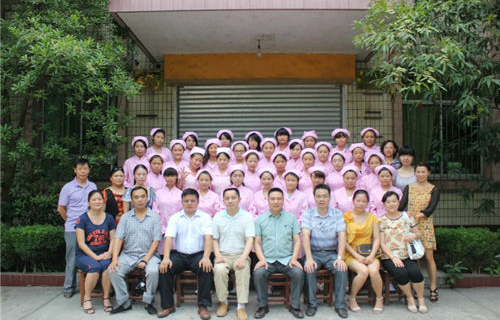 重慶經(jīng)濟建設(shè)職業(yè)技術(shù)學(xué)校護理專業(yè)師生畢業(yè)合影