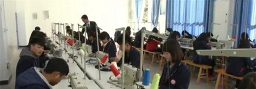 務(wù)川縣中等職業(yè)學(xué)校(務(wù)川縣職中)服裝實(shí)訓(xùn)課