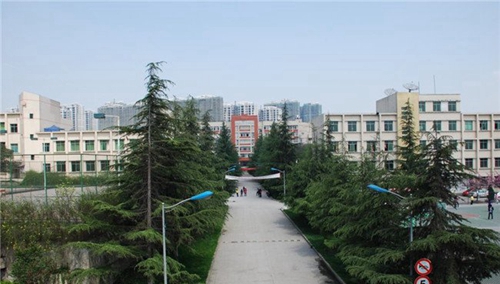 貴州化工學(xué)校(貴州工業(yè)職業(yè)學(xué)院中職部)校園環(huán)境 貴州化工學(xué)校(貴州工業(yè)職業(yè)學(xué)院中職部)校園環(huán)境