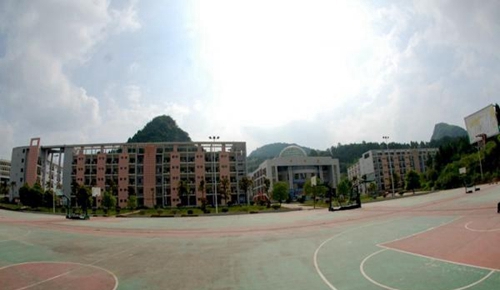 銅仁市中等職業(yè)學(xué)校學(xué)生寢室與校園食堂