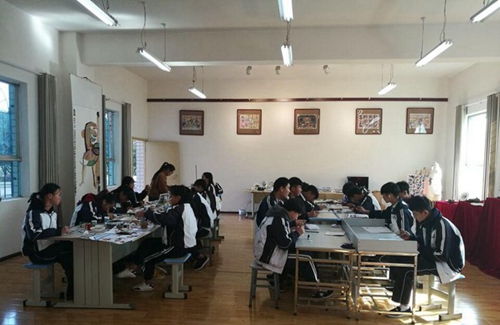 貴州省龍里中等職業(yè)學(xué)校民族繪畫(huà)培訓(xùn)