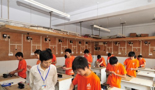 四川達(dá)州市高級技工學(xué)校電工操作