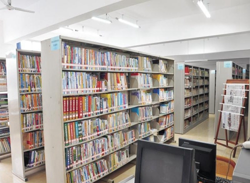 成都市洞子口職業(yè)高級中學(xué)（成都四十四中學(xué)）圖書室三