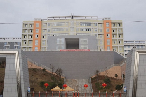 南充技師學(xué)院建華校區(qū)大門