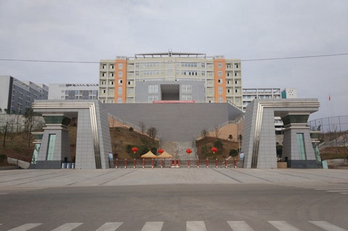 南充技師學(xué)院建華校區(qū)校園大門