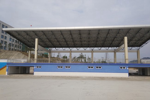 南充技師學(xué)院建華校區(qū)修建中的運(yùn)動(dòng)場