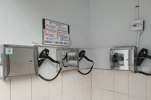 南充技師學(xué)院建華校區(qū)宿舍樓外部吹風(fēng)機(jī)