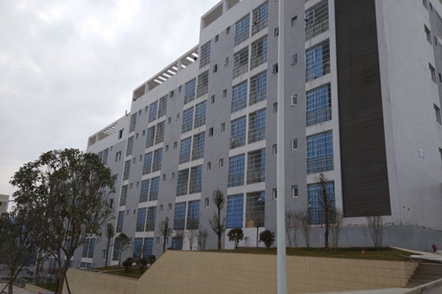 南充技師學(xué)院建華校區(qū)宿舍樓外觀