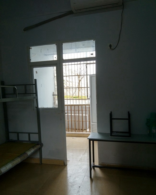 南充技師學院建華校區(qū)獨立洗漱區(qū)陽臺