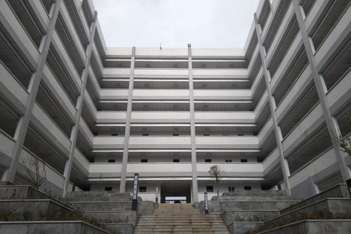 南充技師學院建華校區(qū)寢室大樓外部