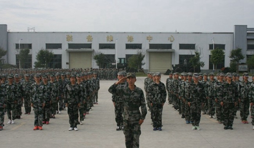 四川省人民醫(yī)院護(hù)士學(xué)校新生軍訓(xùn)（1）