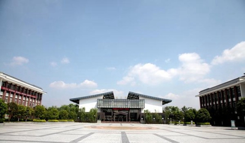 四川省旅游學(xué)校校園廣場(chǎng)