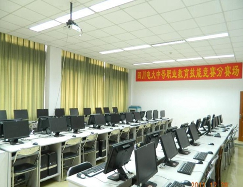 四川廣播電視中等專業(yè)學(xué)校計算機(jī)實訓(xùn)機(jī)房