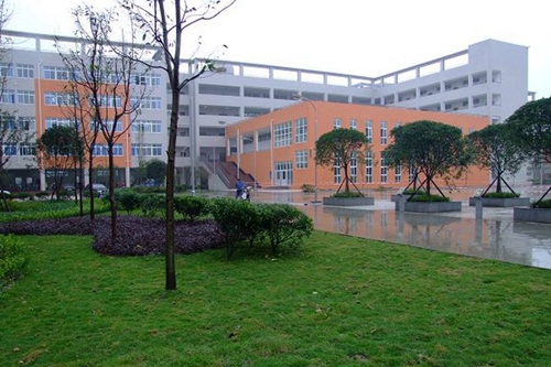 四川省成都市禮儀職業(yè)中學(xué)陸壩校區(qū)