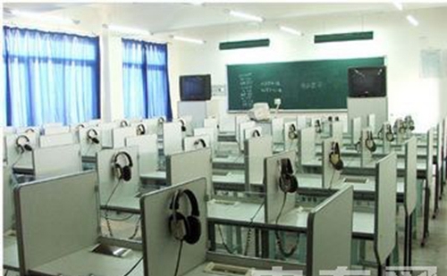 四川省成都市財貿(mào)職業(yè)高級中學校（成都財貿(mào)職中、財貿(mào)學校）語音室