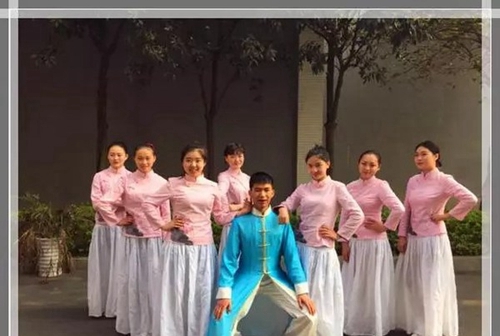 成都市現(xiàn)代職業(yè)技術(shù)學(xué)校（原成都女子職業(yè)學(xué)校）風(fēng)姿綽約的茶藝隊(duì)