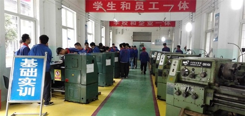 成都汽車職業(yè)技術學校（龍泉汽車學校）機械加工實訓課（1）