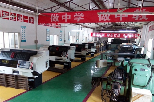成都汽車職業(yè)技術學校（龍泉汽車學校）機械加工實訓課（3）