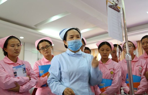 重慶市護士學(xué)校專業(yè)教師現(xiàn)場講解