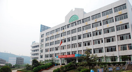 四川省自貢倍樂職業(yè)學校側(cè)拍教學大樓