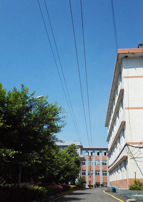 四川省鹽業(yè)學校學生宿舍一角