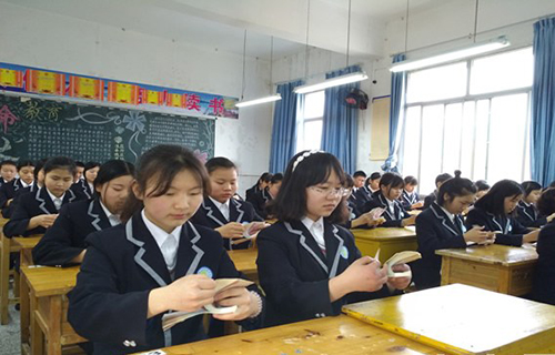 重慶墊江縣職業(yè)教育中心學生課堂