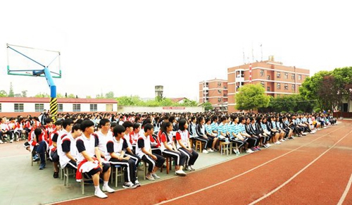 成都天府職業(yè)技術學校校區(qū)體育場
