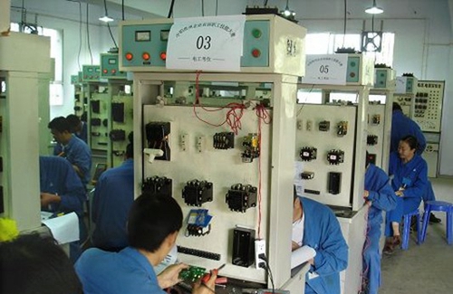 中國鋁業(yè)貴州高級技工學校 電工實習