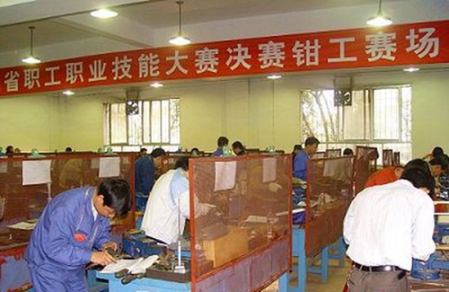 中國鋁業(yè)貴州高級技工學校 鉗工技能大賽