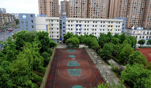 四川省簡陽市高級職業(yè)中學(xué)室外籃球場