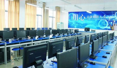 成都石化工業(yè)學(xué)校計(jì)算機(jī)室