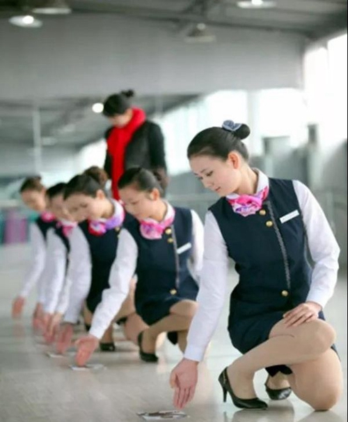 渠縣職業(yè)中專學(xué)校航空服務(wù)3