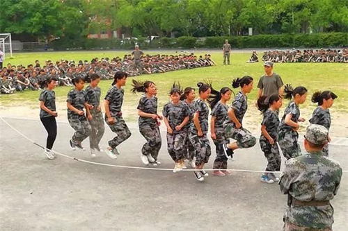 渠縣職業(yè)中專學(xué)校軍訓(xùn)生活
