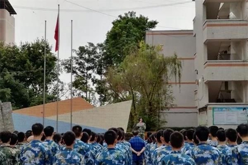 渠縣職業(yè)中專學(xué)校升旗儀式
