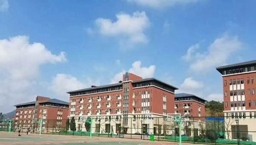 貴州省電子商務(wù)學(xué)校運(yùn)動(dòng)場(chǎng)地