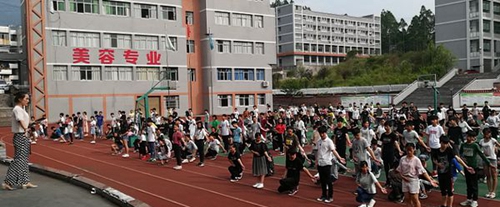四川省華鎣職業(yè)技術學校課余時間訓練